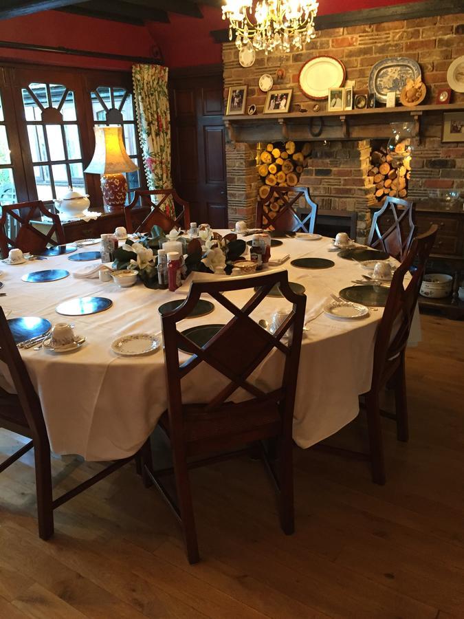 Tudor Place Bed & Breakfast Уинерш Екстериор снимка
